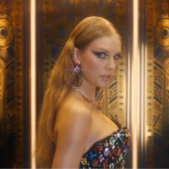 Meet your Posher, Tessa - Picture 1 of 1